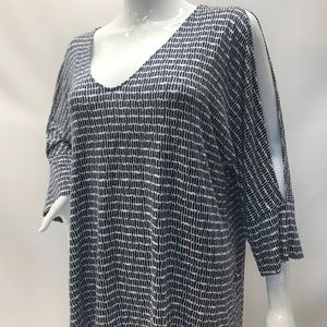 Banana Republic Navy & White Slit Sleeve Shirt